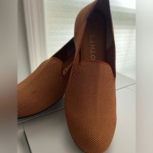 Rothy’s Loafer- (runs narrow). Color is a mix between pumpkin and chestnut.